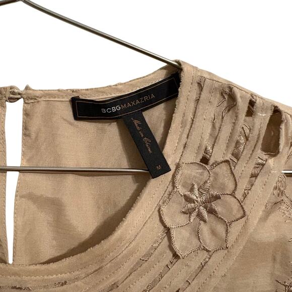 BCBG MaxAzria Tan Floral Appliqué Laser Cut Silk Blend Short Sleeve Top M - Picture 4 of 8